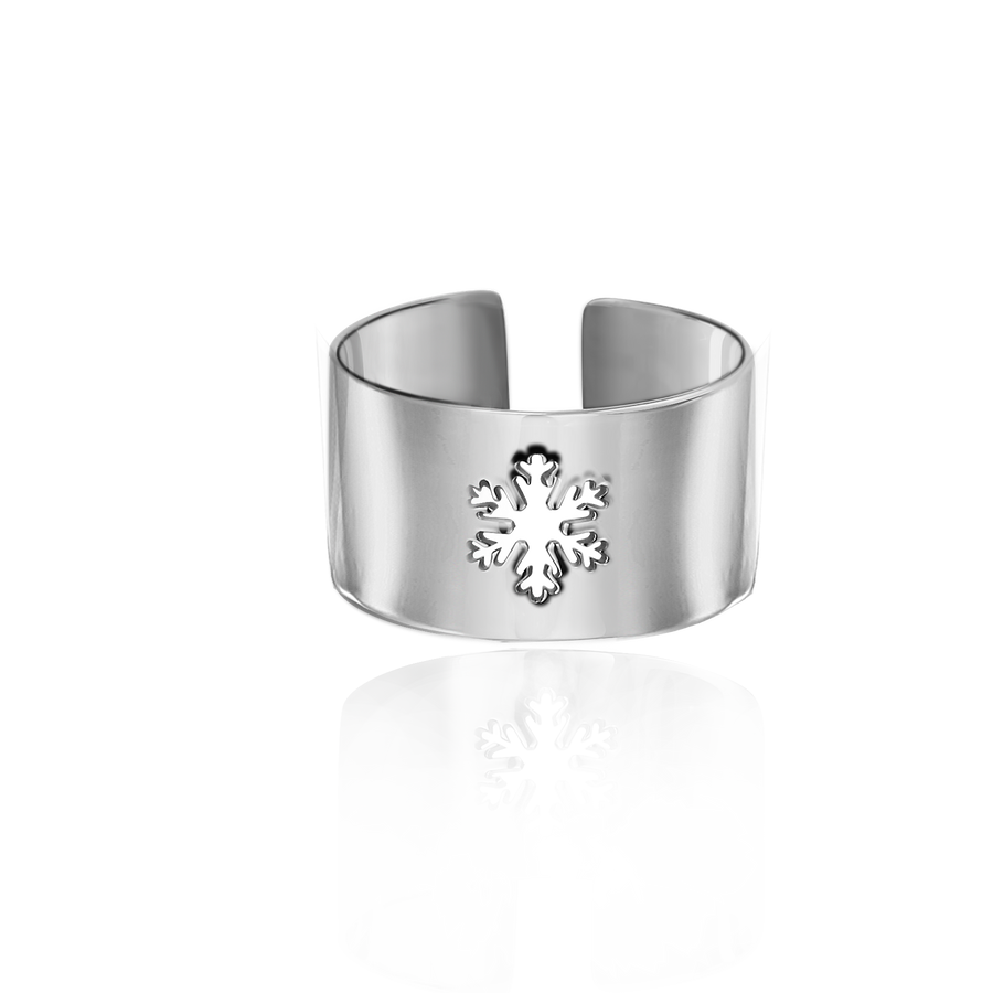 Серебряное широкое кольцо со снежинкой